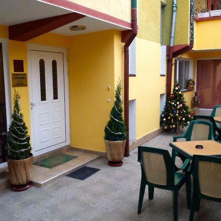 Hotel Triumph Nova Zagora Esterno foto