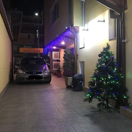 Hotel Triumph Nova Zagora Esterno foto