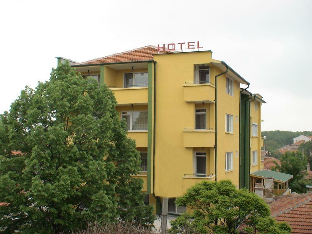 Hotel Triumph Nova Zagora Esterno foto