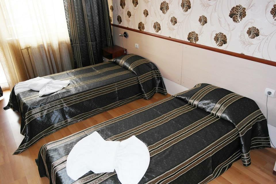 Hotel Triumph Nova Zagora Esterno foto