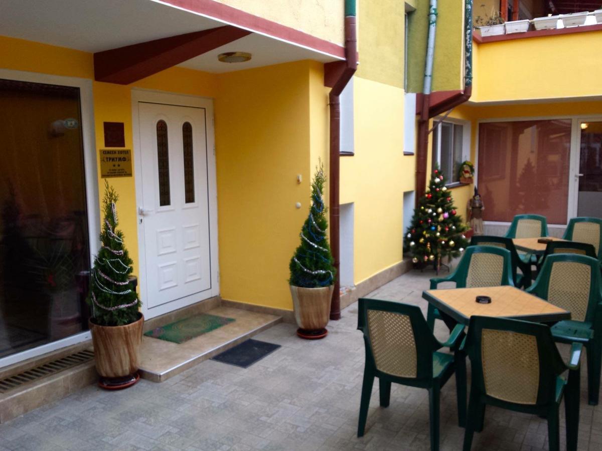 Hotel Triumph Nova Zagora Esterno foto