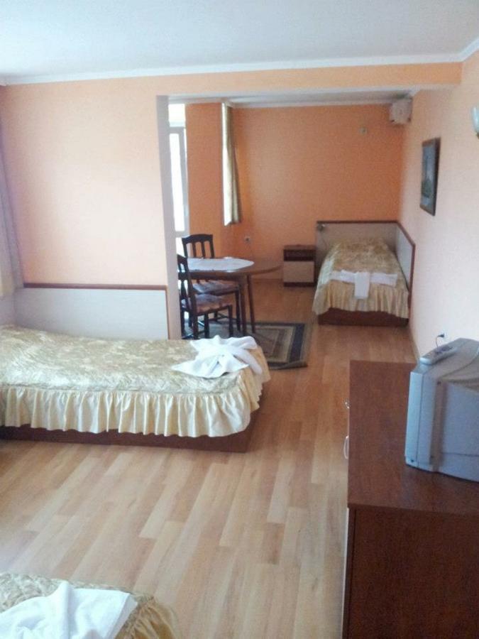 Hotel Triumph Nova Zagora Esterno foto