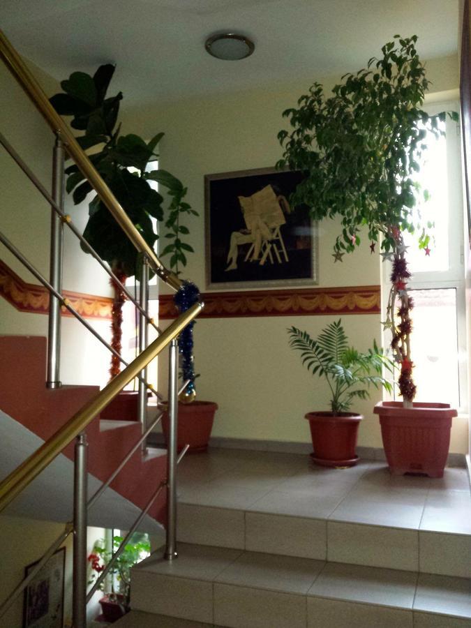 Hotel Triumph Nova Zagora Esterno foto
