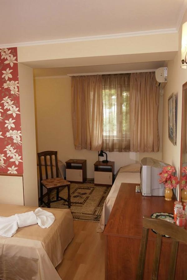 Hotel Triumph Nova Zagora Esterno foto