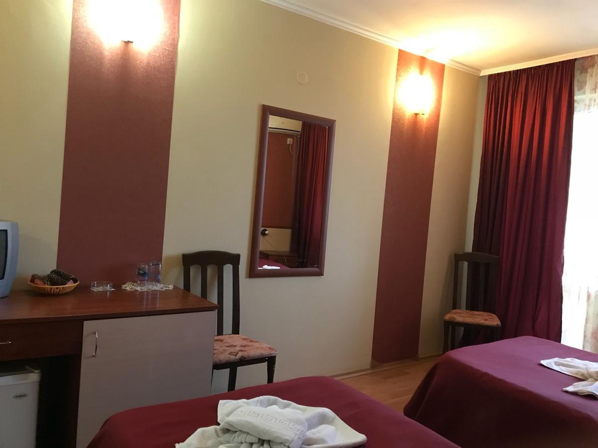 Hotel Triumph Nova Zagora Esterno foto