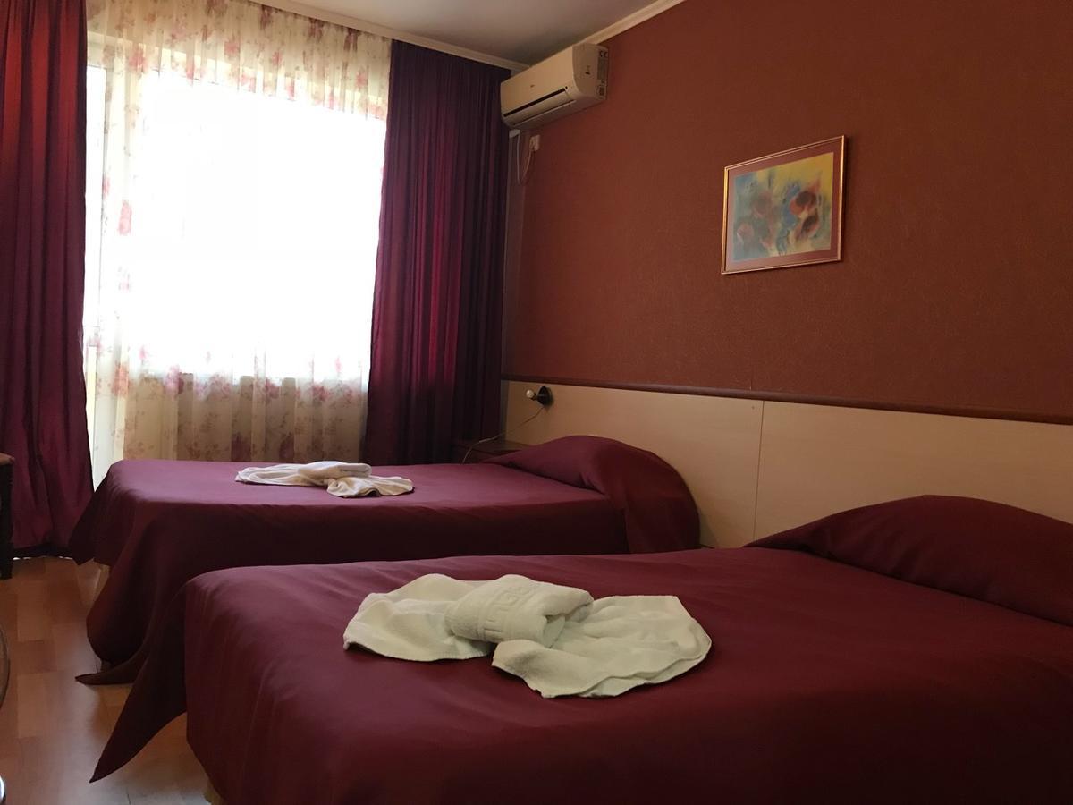 Hotel Triumph Nova Zagora Esterno foto