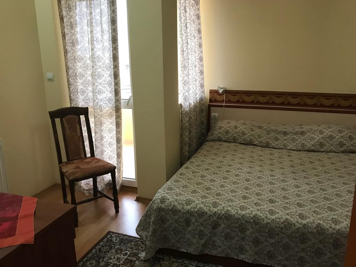 Hotel Triumph Nova Zagora Esterno foto