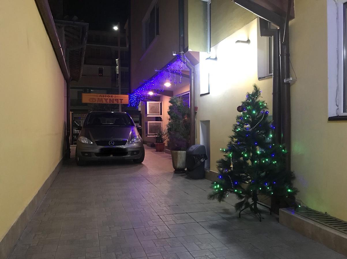 Hotel Triumph Nova Zagora Esterno foto
